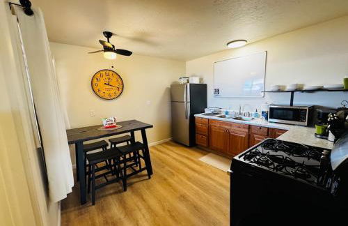 Free Chick-Fil-A & Starbucks! 502 Hideaway! - Foto 12