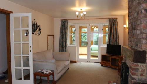 Lymington Courtyard: 4-Bed Modern Cottage Charm - Foto 3