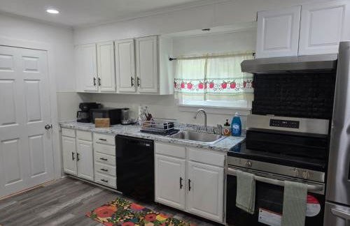 Charming 3 bedroom 2 bath home in Bloomfield with wishing well - Foto 23