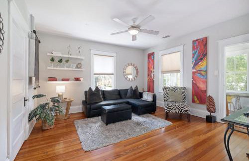 Old City Hideout l Historic l Walk to St George - Foto 1