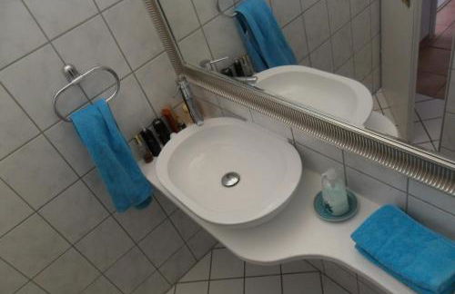 3-Zi Atelierdachwohnung mit Bergblick Seenähe und 2 Loggia - Foto 56