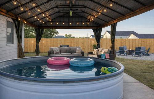 5bd/3ba Family Oasis with Playground and Pool - Foto 2