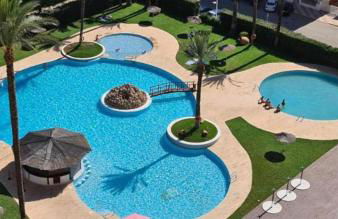 NUEVO, primera linea de playa, con piscina y vistas al mar - Foto 42