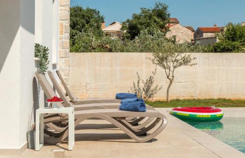 Villa San Zusto, 1600 m2 plot area, heated pool with hydromassage zone - Foto 9