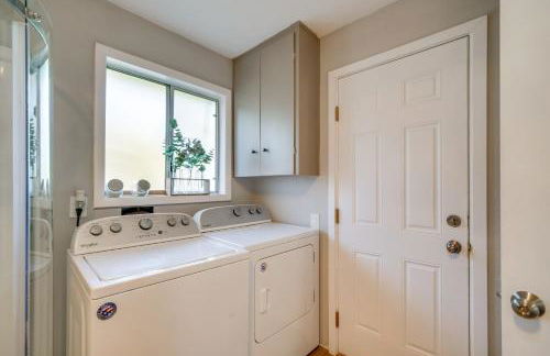 Cozy Roseburg Home with Fire Pit and Gas Grill! - Foto 13