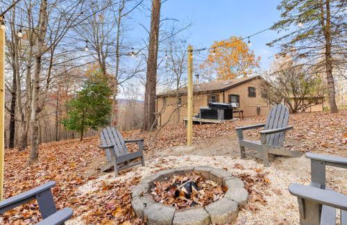 River Access Cabin with Hot Tub, Fire Pit, & WiFi! - Foto 44