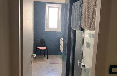 Grand F2 60mq centre Antibes, proche plages, commerces, 2 balcons, parking, train, bus, deco vintage, pet friendly - Foto 15