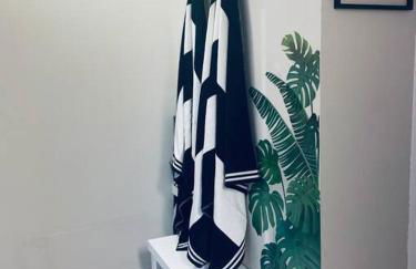 Tropical Oasis by the beach and shops, with pool - Foto 14