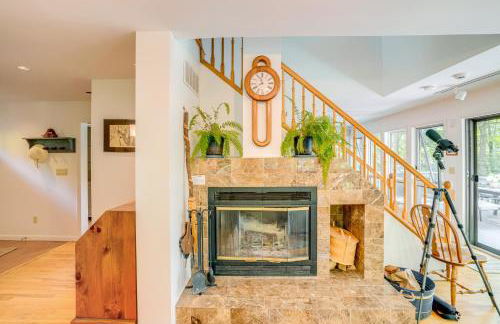 Great Barrington Lakeside Getaway with Kayak and Grill - Foto 8