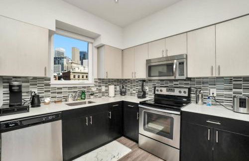 Waterfront Views Prime Downtown Apartment - Foto 14