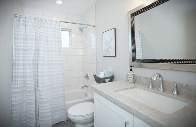 Awesome 5 Bedroom 3 Bath Pool Home With In-ground Jacuzzi - Foto 45