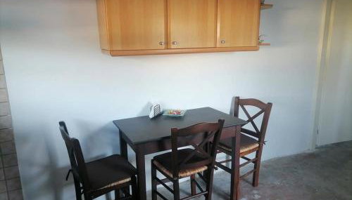 Γκαρσονιέρα δίπλα στην θάλασσα κ θέα στο λιμανι - Foto 2