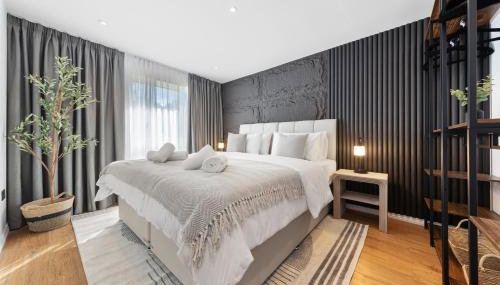 Modern 2BR Fast WiFi Work Desk 3 Beds Which Sleeps 5 Free Parking - Foto 2, wardrobe