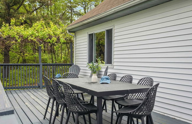 Inn the Poconos by Avantstay Private Lake Access Enclosed Hot Tub - Photo 37