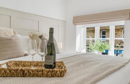 Newly renovated 2-bed house in Lechlade with parking - Foto 3