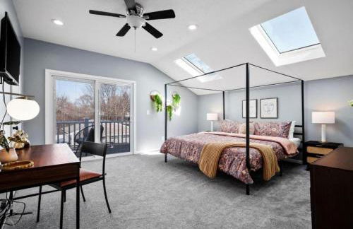 Hot Tub N64 Mins to Downtown Sleeps 8 - Foto 17