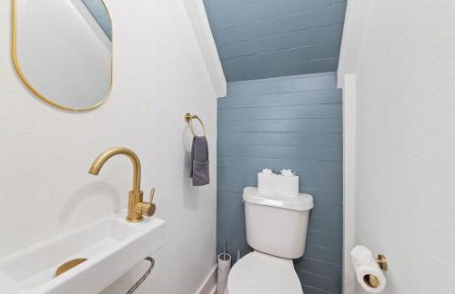 Pickleball-Basketball Oasis-Pool & Spacious Home - Photo 3