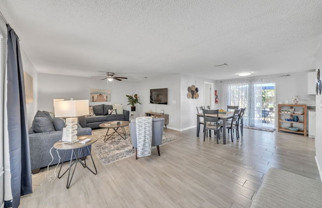 Serenity Retreat: Charming Home Near Attractions! 3 Bedroom Home by RedAwning - Foto 15