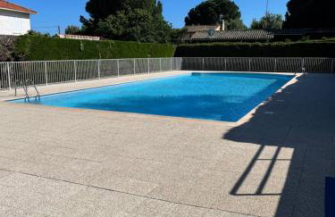 Magnifique 2 pièces design, moderne, calme, proche plage, résidence avec piscine, tennis, wifi et place de parking privée - Photo 14