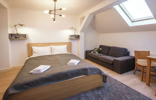 Bearsleys Downtown Apartments - Photo 11