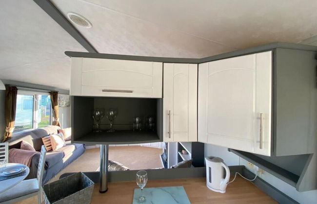 Immaculate 2-bed Static Caravan Near the Lake - Foto 8