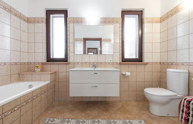 Amazing Detached Villa for 8 Guests Near Stintino - Photo 28