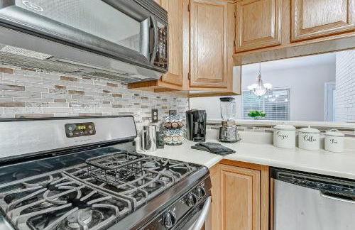 Pool & Spa! Whimsical Heart of The Woodlands - Foto 12