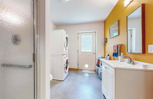 Secluded 2 BR Cottage with Private WandD, WiFi and Patio - Photo 14