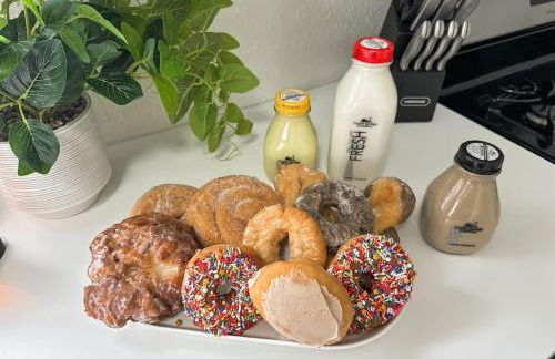 Step into School Spirit at the Golden Dome Getaway - Foto 13