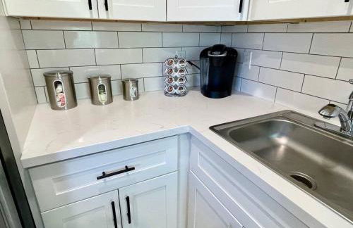 Top Floor-Work Here-Walk Downtown-King Bed - Foto 7