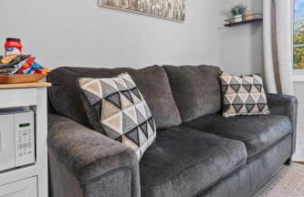 5 Min to Downtown - 7 to Duke - Washer and Dryer - Photo 9