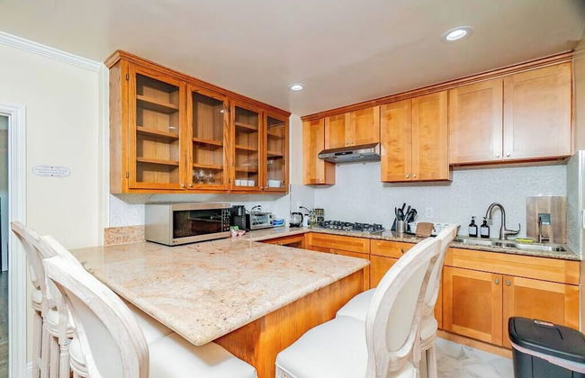 Monterey Park Retreat: Spectacular Views & Comfort - Foto 10