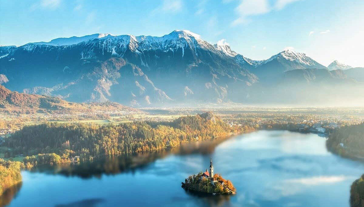 Ilha de Bled no meio do lago