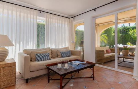 Charming Andalusian-Style Beach Villa - Foto 10