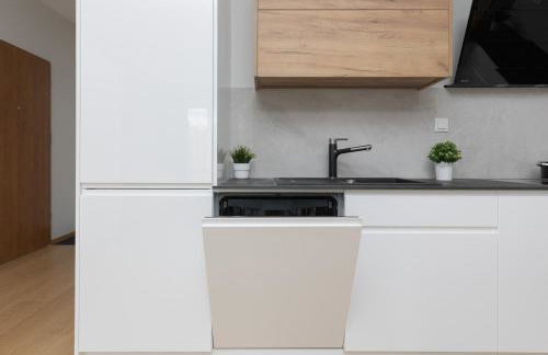 Metro Kondratowicza Warsaw Apartment with Parking by Noclegi Renters - Foto 29