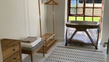 Light & Airy Vaulted Barn Conversion with a View - Photo 4