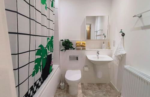 Issara Apartments 49 - Great location & Private Parking - Foto 9