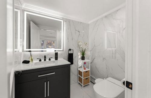 NEW Modern Barrel Getaway HOT TUB & Game Room - Foto 23