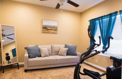 Desert Paradise Pool Spa Pickleball Putt Green - Foto 46