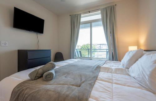 Top Floor City Views! King Bed Pool Gym Free Parking - Foto 10