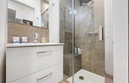 À 1km Plage du Midi et Palais des Festivals - Appartement Centre Cannes avec Cour Extérieur Privée - Photo 10