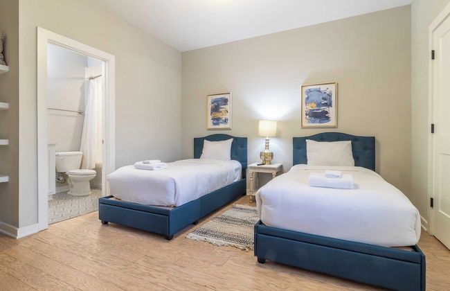 Monty by Avantstay 4bdr 4ba, Balcony w/ Outdoor Seating, 5mins to DT - Photo 28