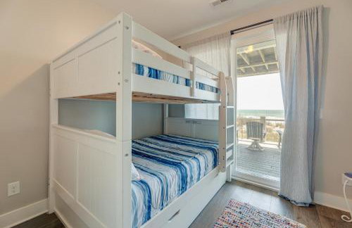 Beachfront Oasis w/ 2 Large Decks, BBQ & Views! - Foto 18