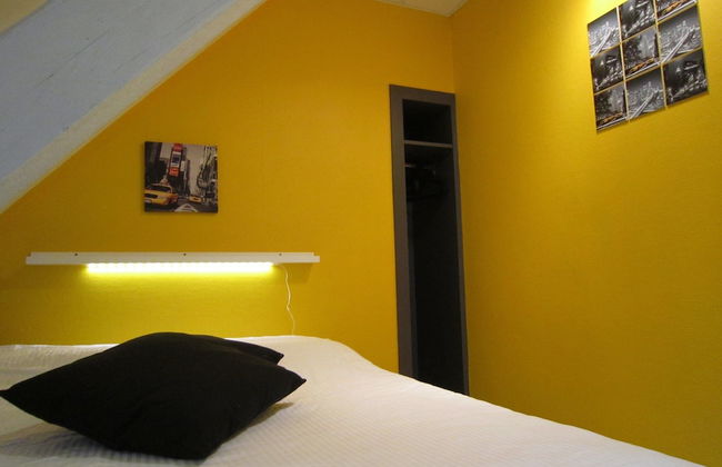 Luxurious Countryside Holiday Home With Pool - Photo 18