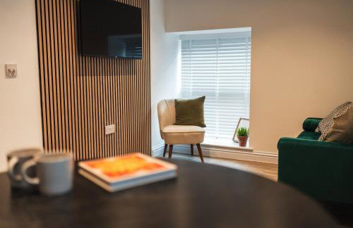 Wych Cottage, Striking 2 Bed, Parking, King Bed, First Floor Flat - Foto 3