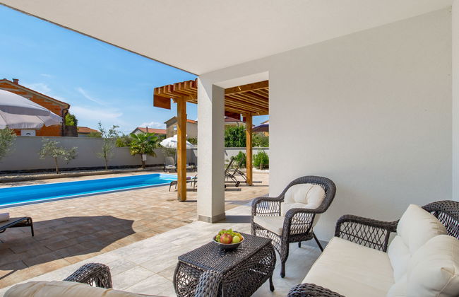 Villa Mira - Photo 2