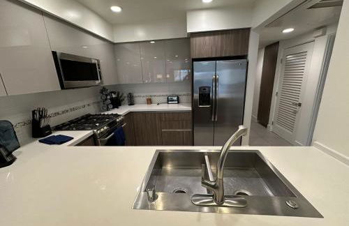 Century City Cozy 3 Bedroom Apartment with Parking 302,303 - Foto 43