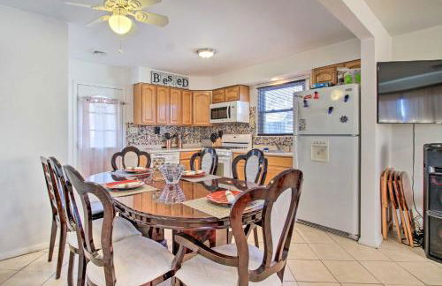 World Cup HQ with Pellet Smoker, Grill 1 Mi to Lake - Foto 6