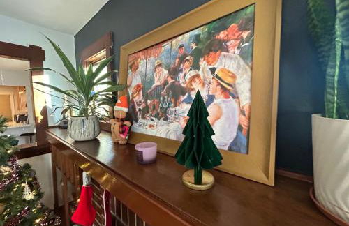 Charming 1920s Retreat Modern Kitchen 5 minutes to Dining and Med District - Foto 8