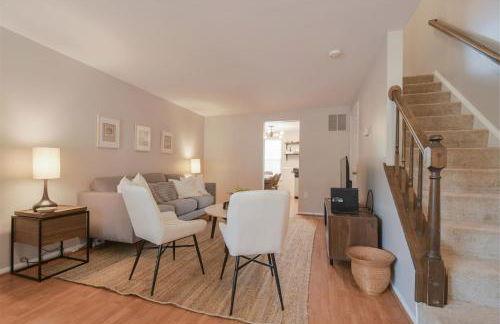 Townhome in Northern Virginia, Close to DC, Pets Okay, Fenced Yard, Fast - Foto 9